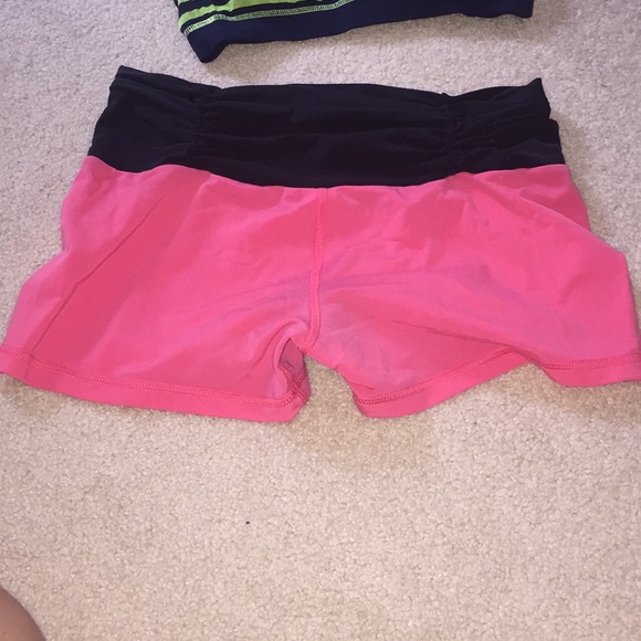 Spandex underarmour pants and a green and blue bra - Picture 4 of 7